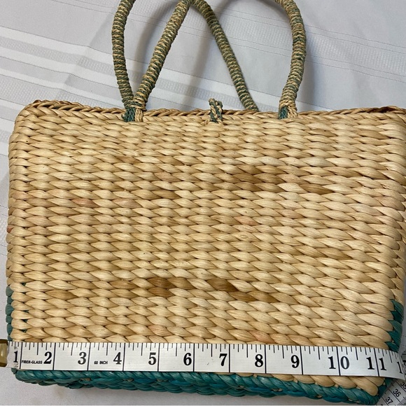 Straw Womens Tote Bag with zippered closure and interior zippered pocket EUC - Picture 7 of 10
